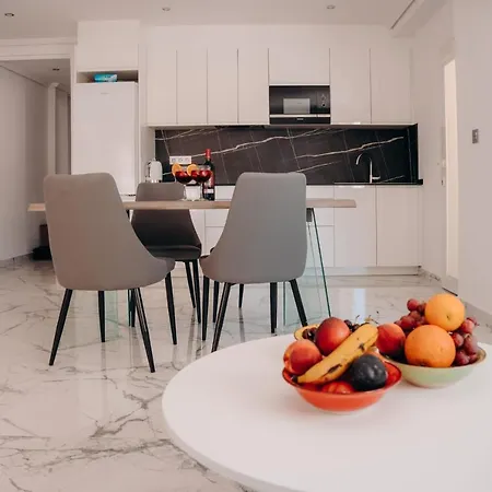 Happy Days Apartment *